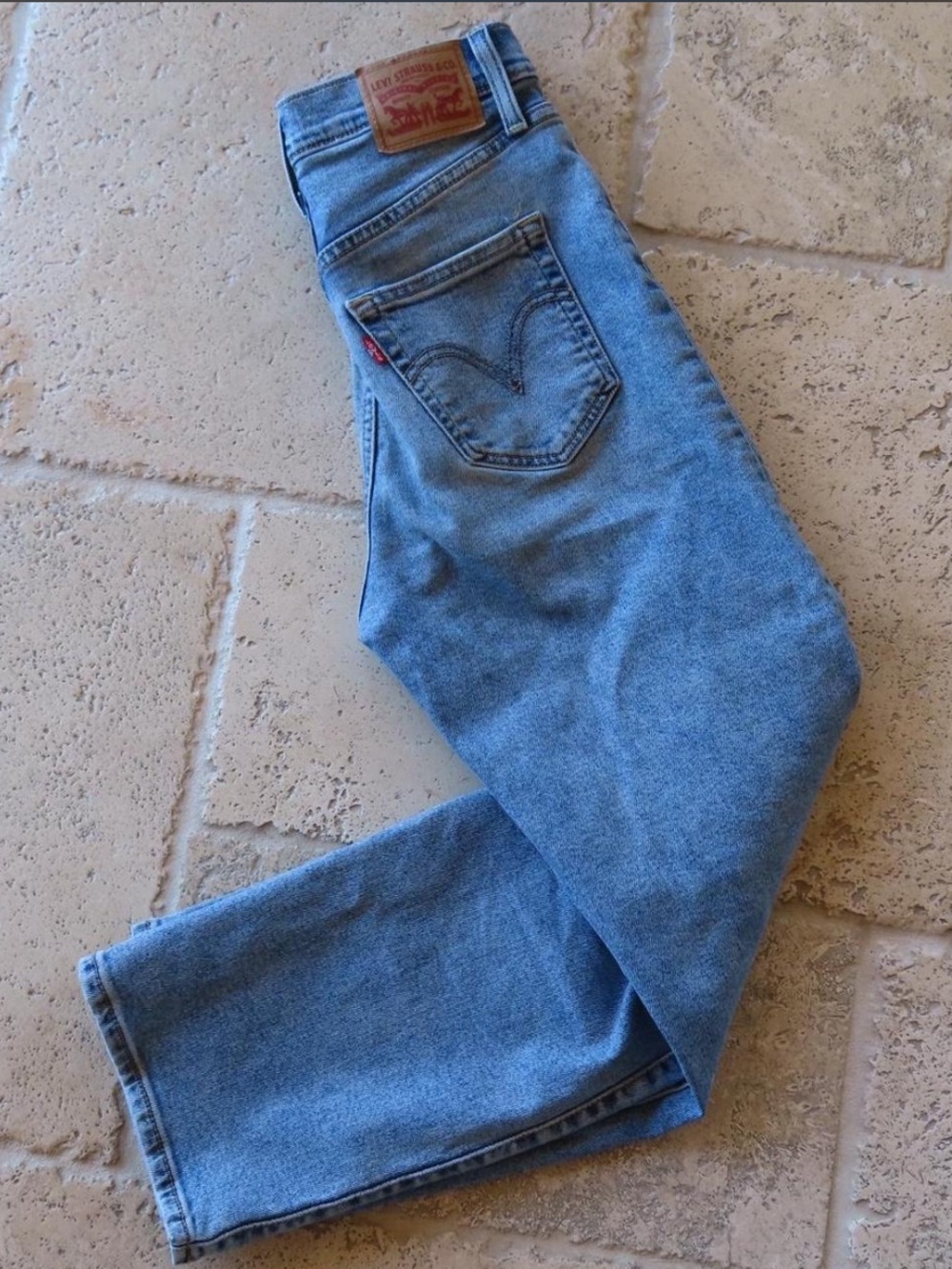 Levi's Women’s Light Blue Ribcage Straight Jeans